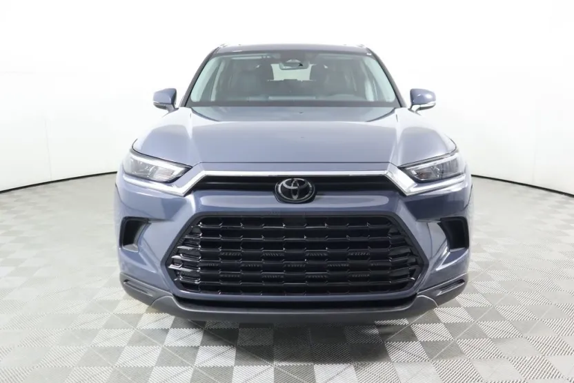 2024 Toyota Grand Highlander XLE photo 1