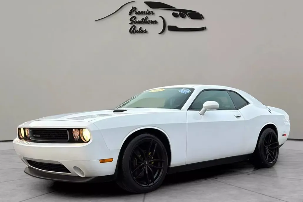 2012 Dodge Challenger SXT photo 1