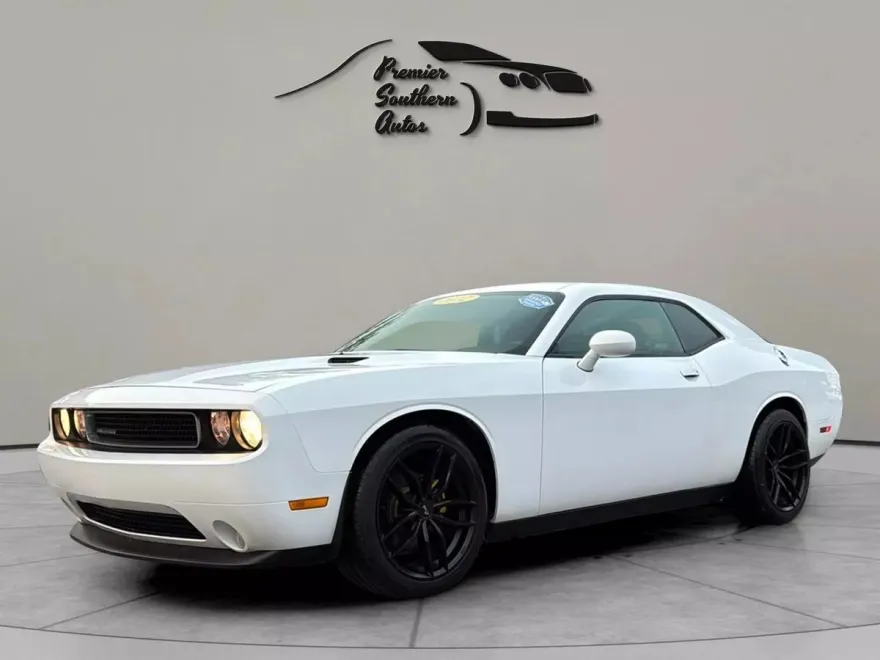 2012 Dodge Challenger SXT photo 1