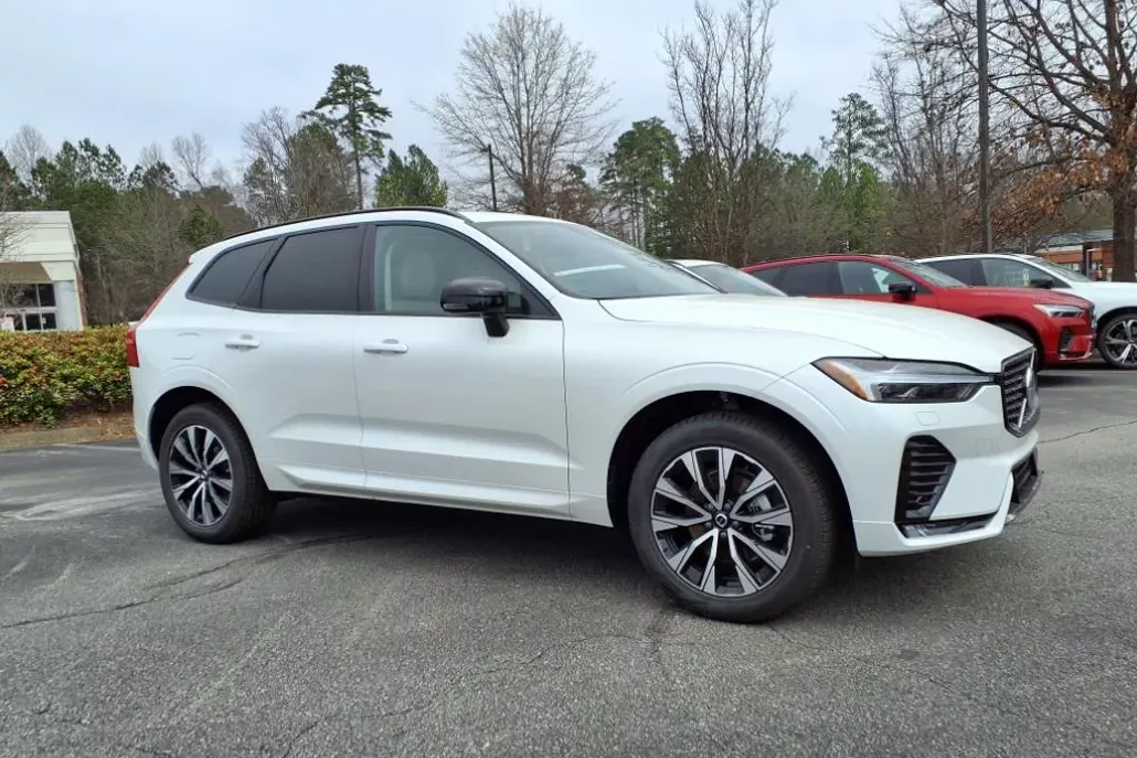 2025 Volvo XC60 B5 Core photo 1