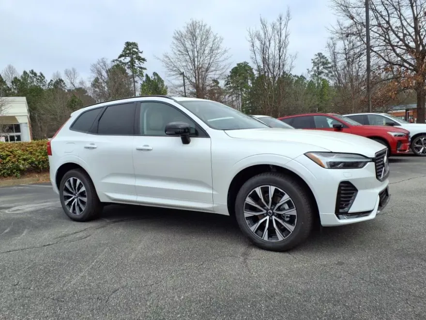 2025 Volvo XC60 B5 Core photo 1
