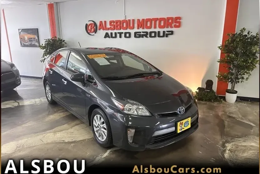 2014 Toyota Prius Plug-in Hybrid photo 1
