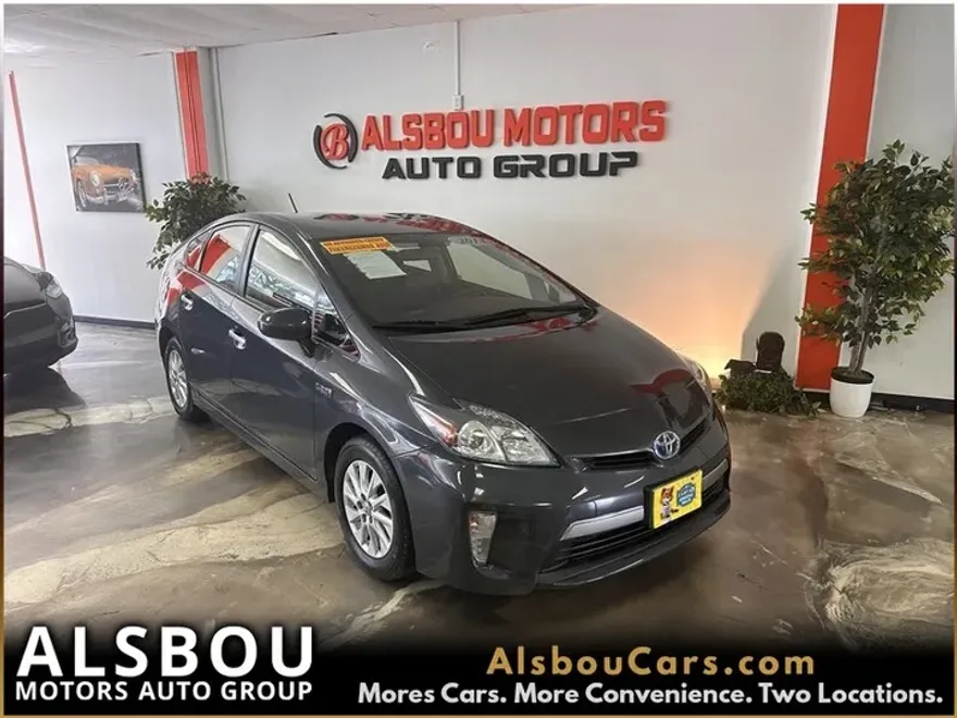 2014 Toyota Prius Plug-in Hybrid photo 1