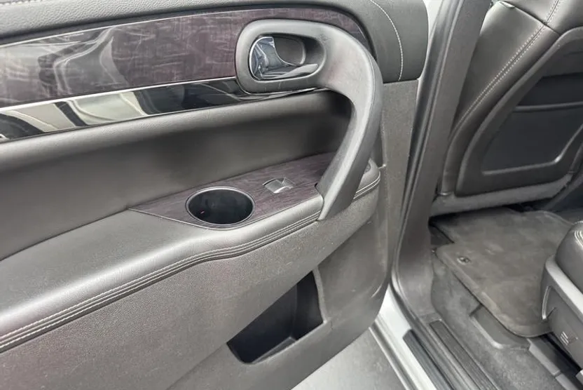 2016 Buick Enclave Leather photo 1
