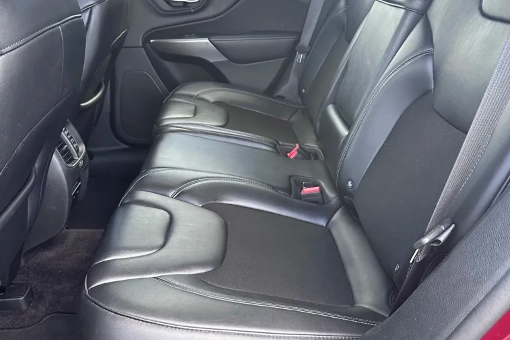 2019 Jeep Cherokee Latitude photo 1