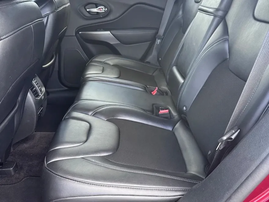 2019 Jeep Cherokee Latitude photo 1