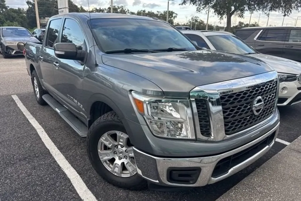 2018 Nissan Titan SV photo 1