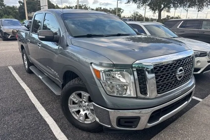2018 Nissan Titan SV photo 1