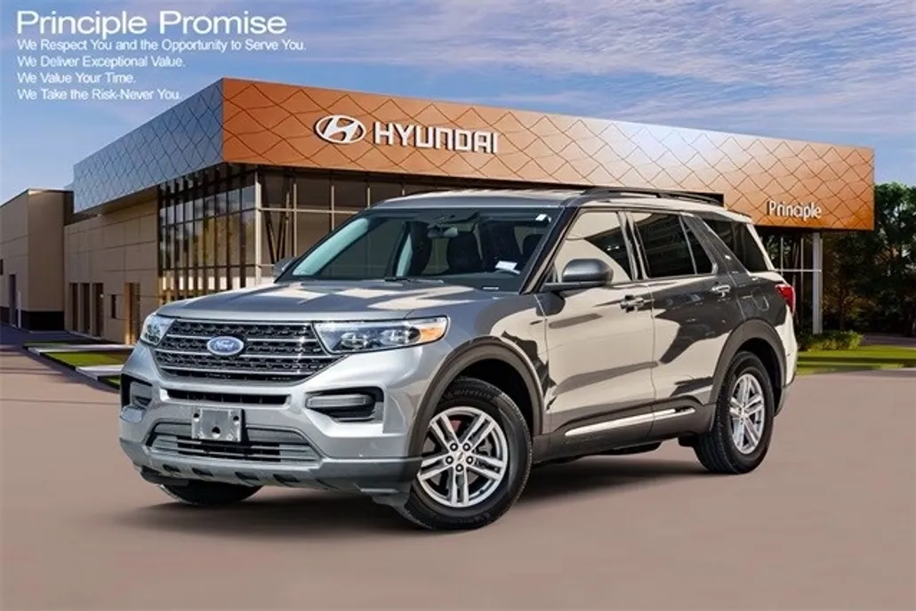 2021 Ford Explorer XLT photo 1