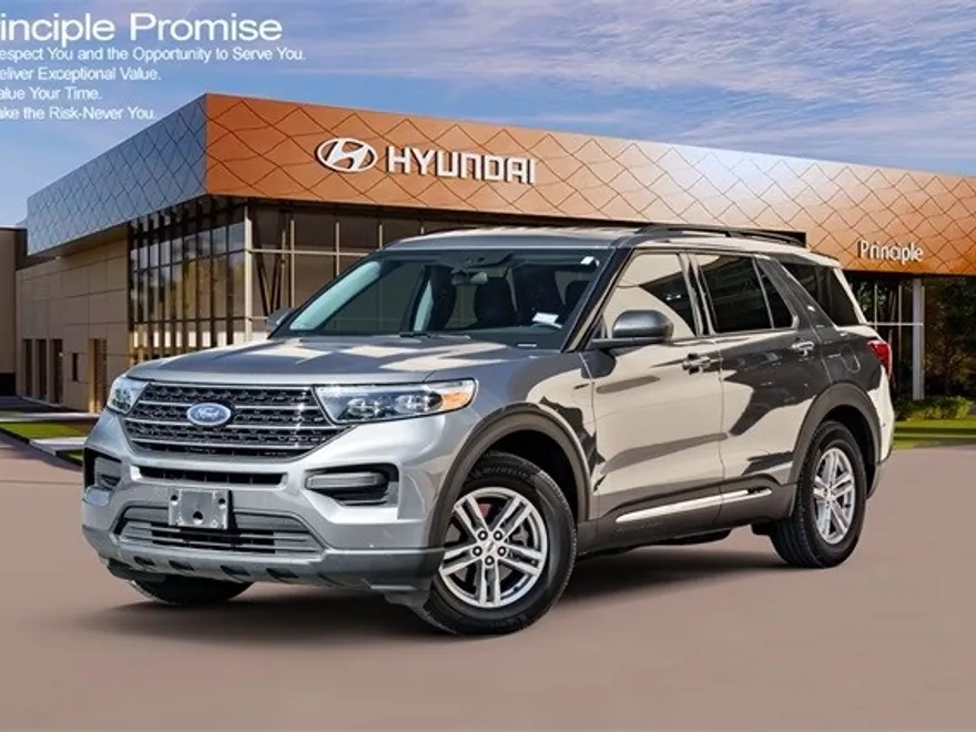 2021 Ford Explorer XLT photo 1