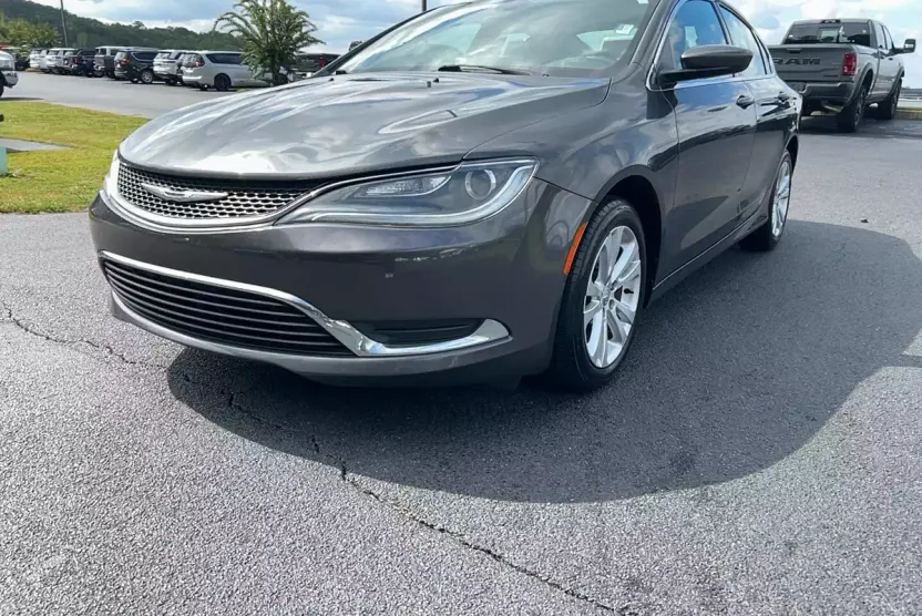2015 Chrysler 200 Limited photo 1