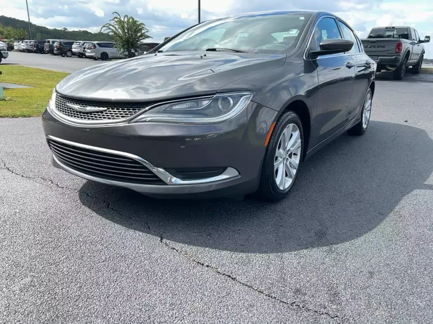 2015 Chrysler 200 Limited photo 1