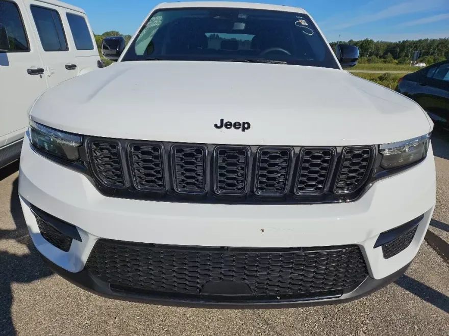 2023 Jeep Grand Cherokee Limited photo 1