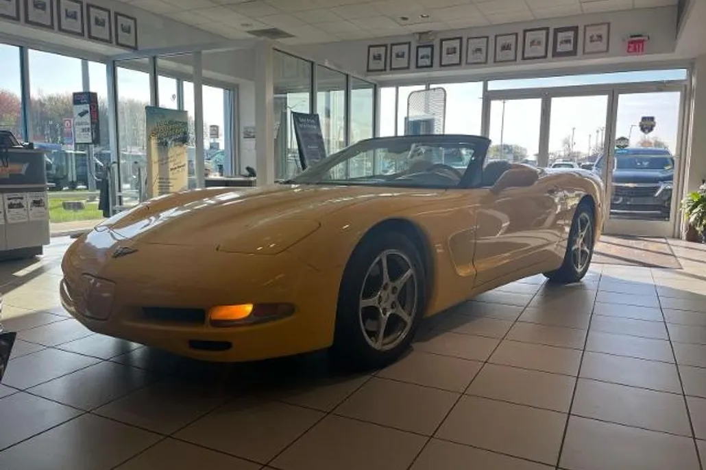 2002 Chevrolet Corvette photo 1