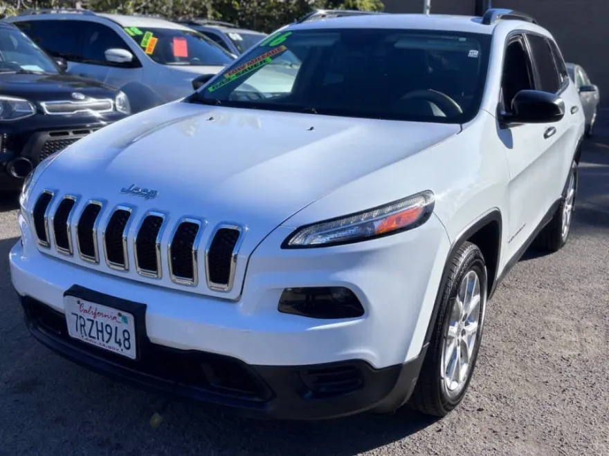 2016 Jeep Cherokee Sport photo 1