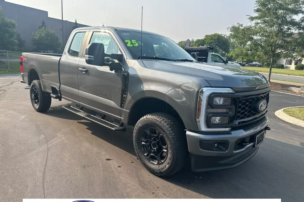 2025 Ford F-350 XL photo 1
