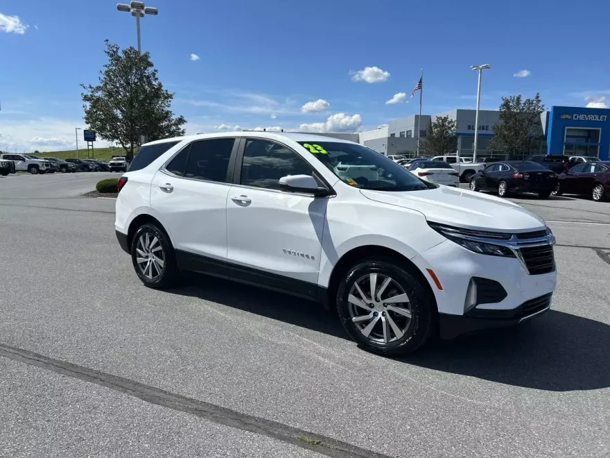 2023 Chevrolet Equinox LT photo 1