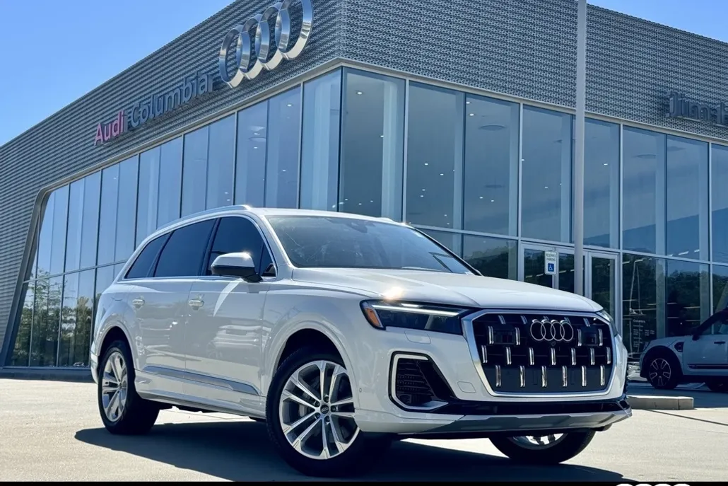 2025 Audi Q7 55 Premium Plus photo 1