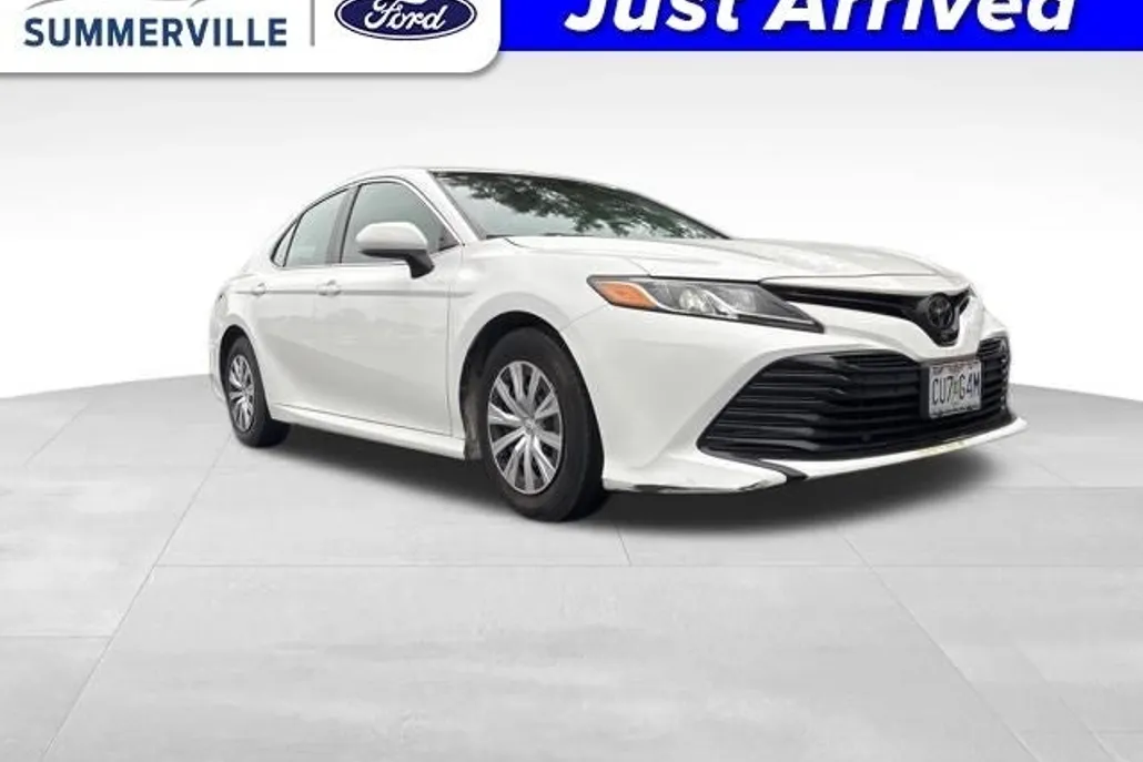 2018 Toyota Camry L photo 1