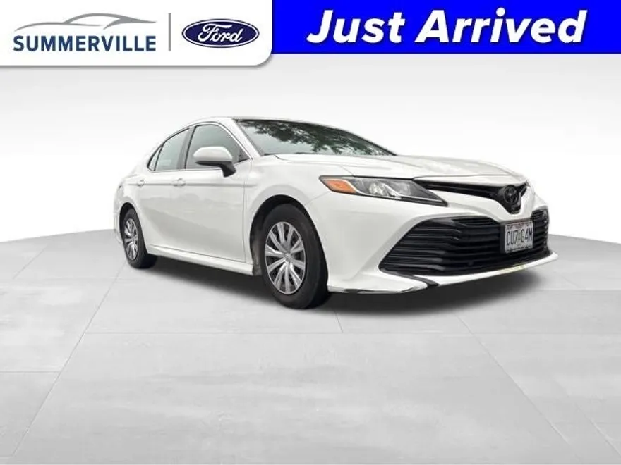 2018 Toyota Camry L photo 1