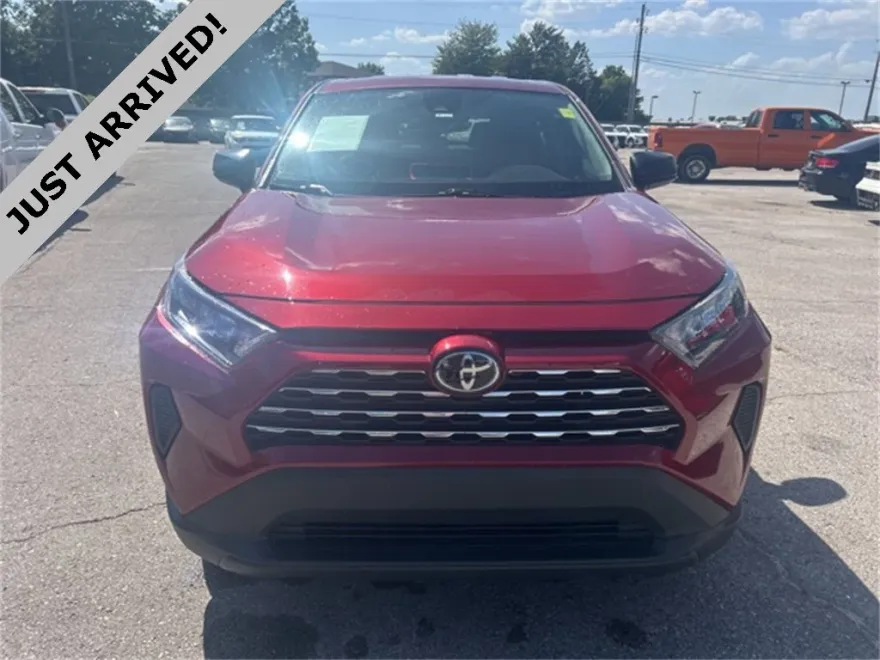 2022 Toyota RAV4 LE photo 1