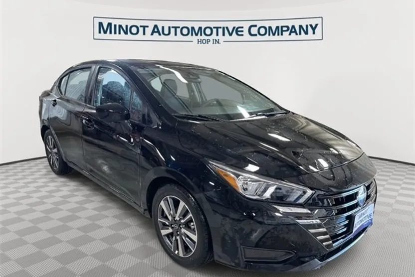 2023 Nissan Versa 1.6 SV photo 1