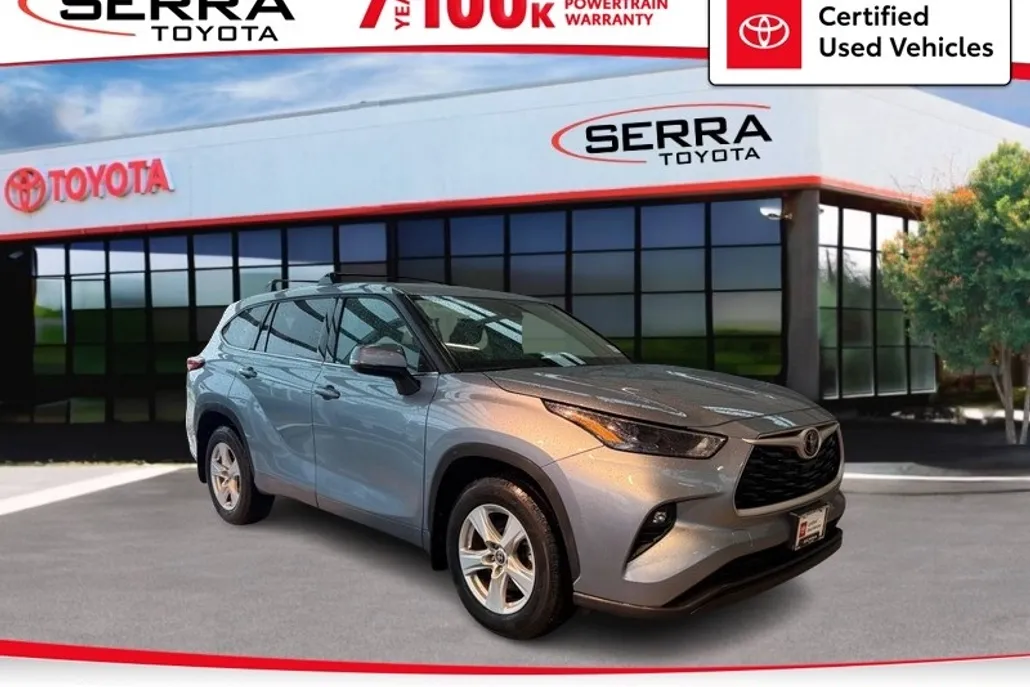 2022 Toyota Highlander LE photo 1