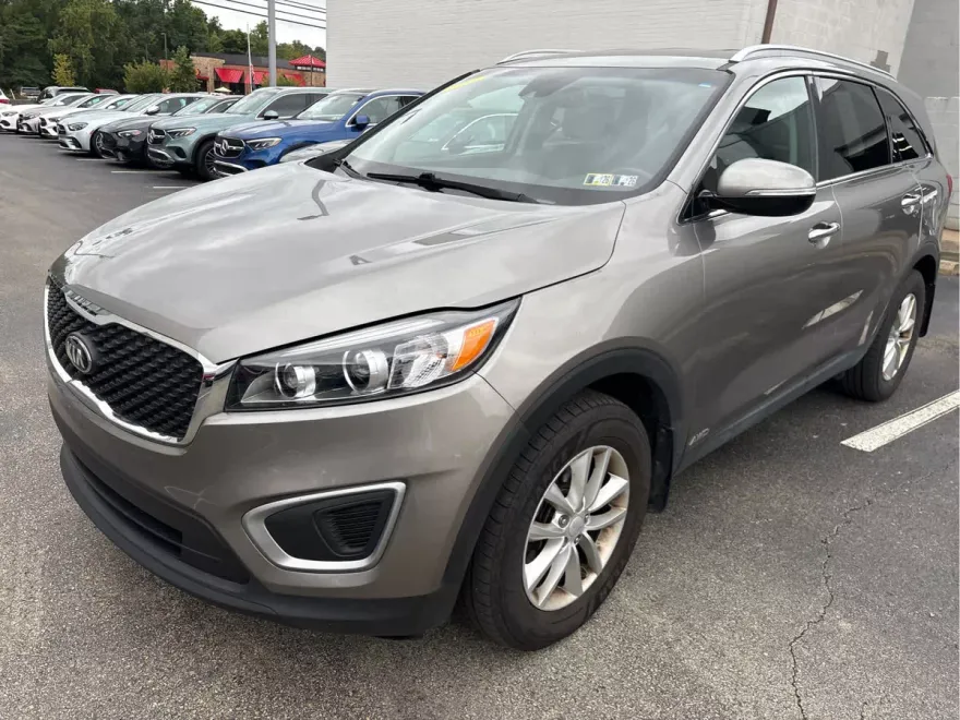 2017 Kia Sorento LX photo 1