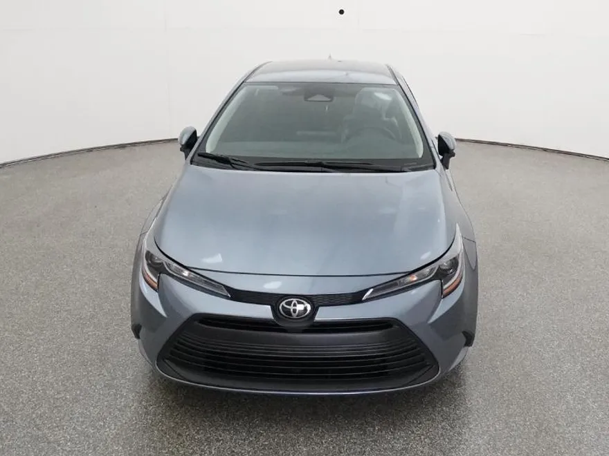 2025 Toyota Corolla LE photo 1