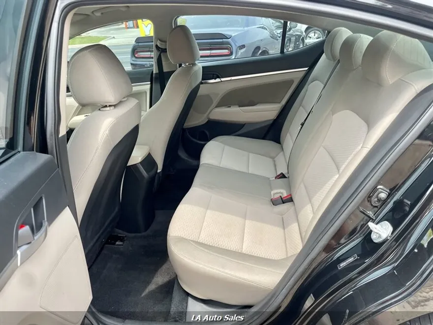 2020 Hyundai Elantra photo 15