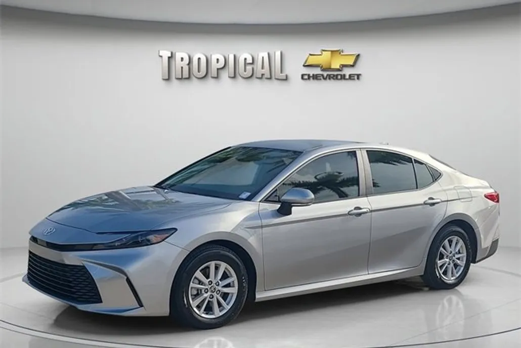 2025 Toyota Camry LE photo 1