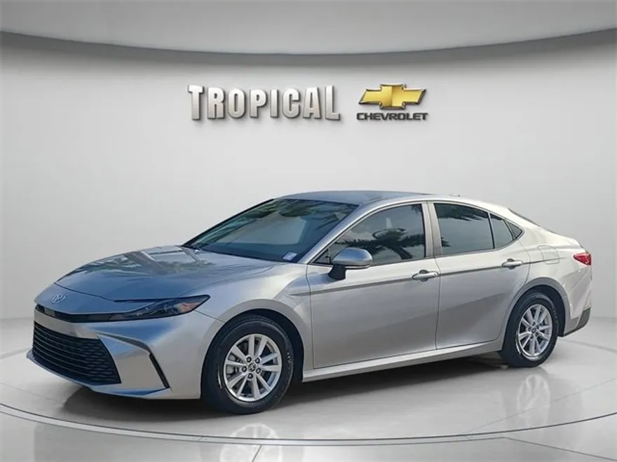 2025 Toyota Camry LE photo 1