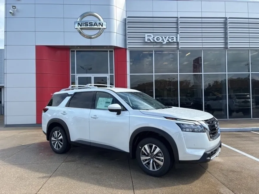 2025 Nissan Pathfinder SL photo 1
