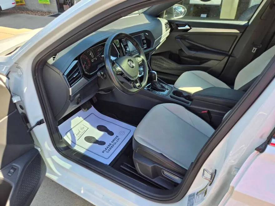 2019 Volkswagen Jetta SE R-Line photo 1