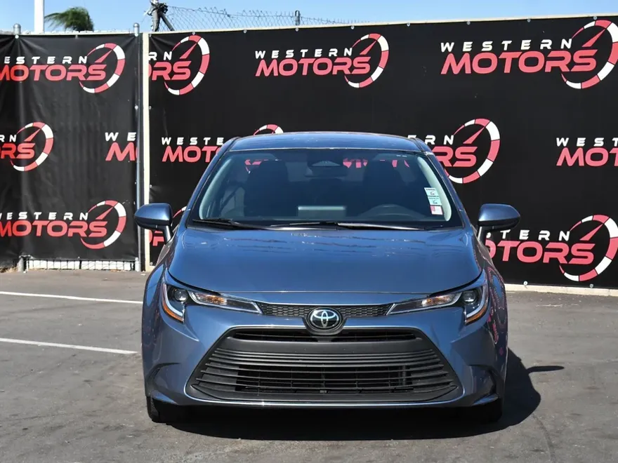 2024 Toyota Corolla LE photo 1