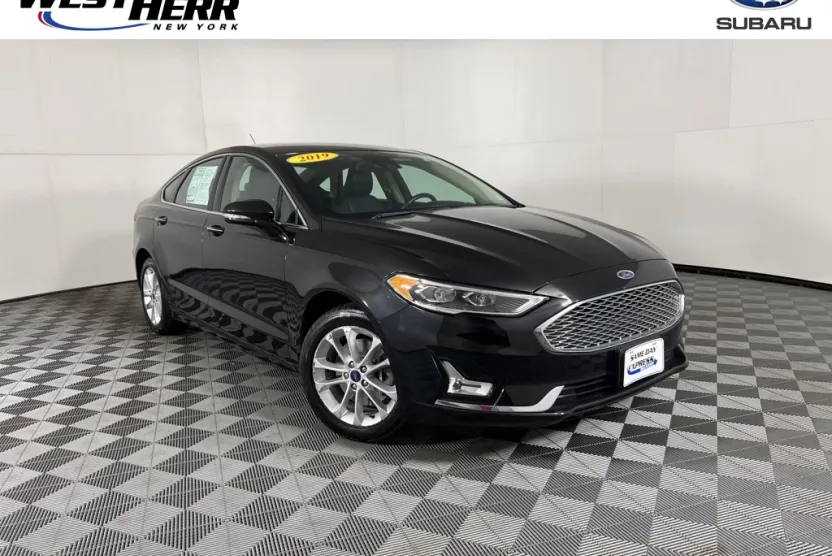 2019 Ford Fusion Energi Titanium photo 1