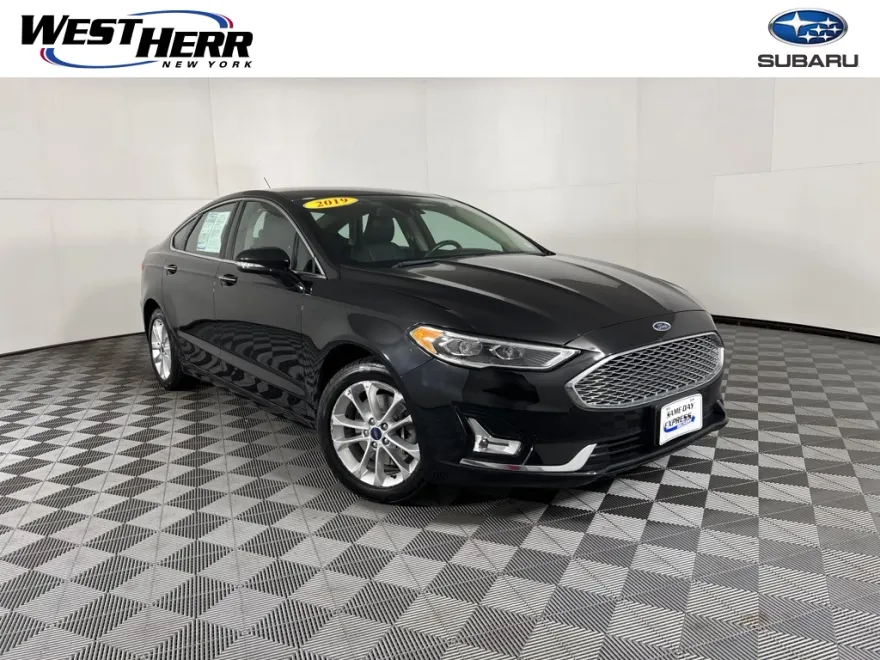 2019 Ford Fusion Energi Titanium photo 1