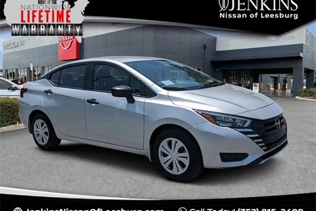 2025 Nissan Versa 1.6 S photo 1