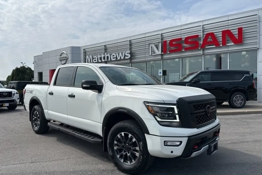 2023 Nissan Titan PRO-4X photo 1