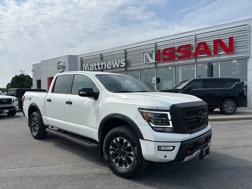 2023 Nissan Titan PRO-4X photo 1