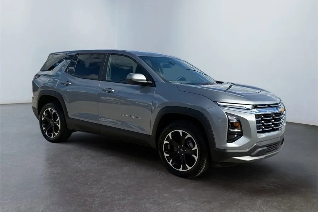 2026 Chevrolet Equinox LT photo 1