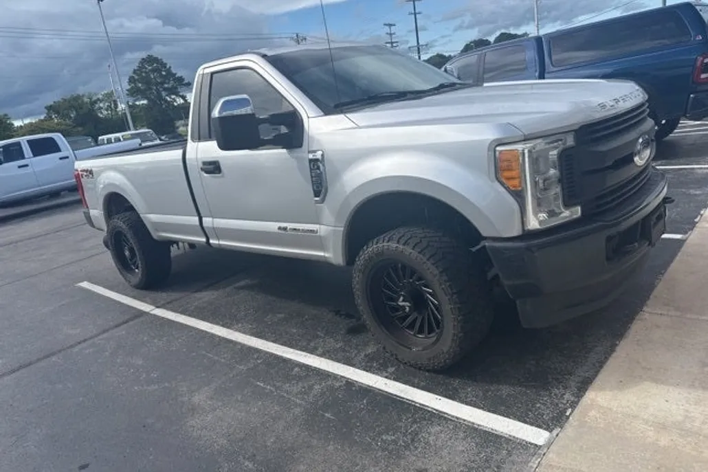 2017 Ford F-250 photo 1