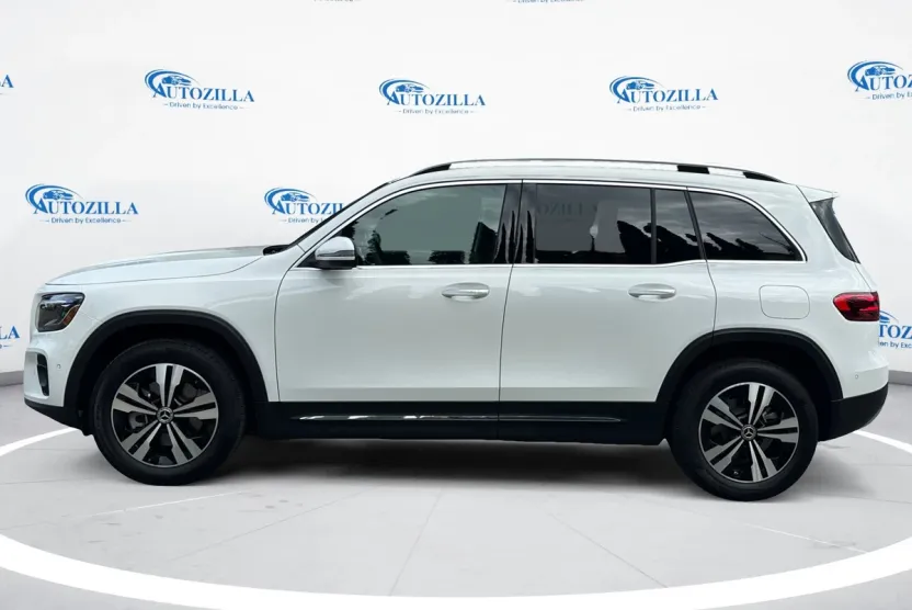 2024 Mercedes Benz GLB 250 photo 1