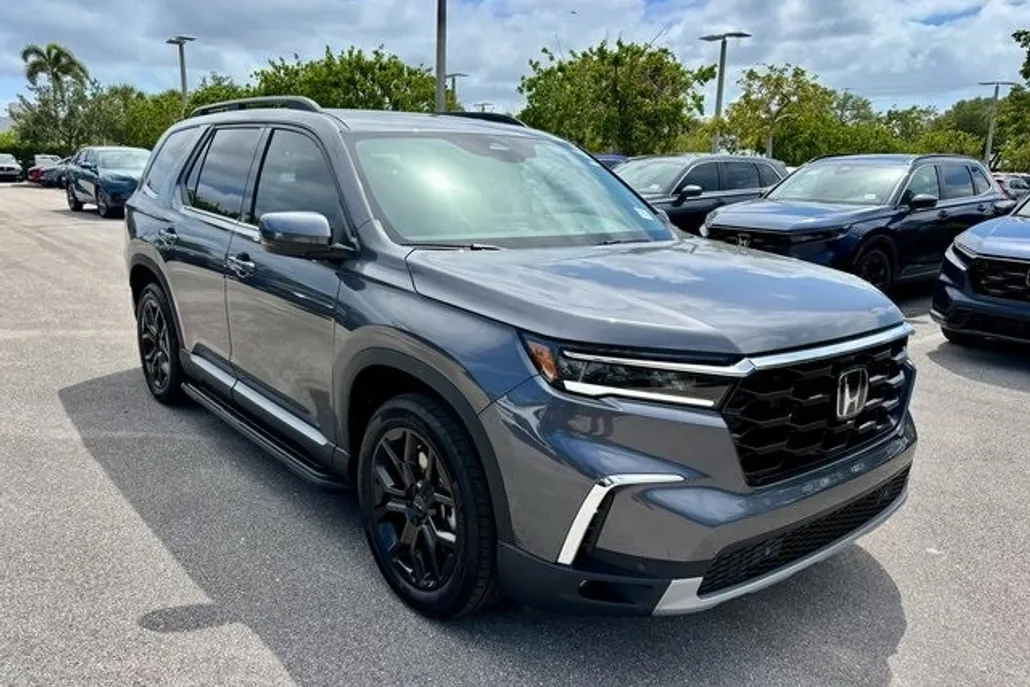 2025 Honda Pilot Touring photo 1