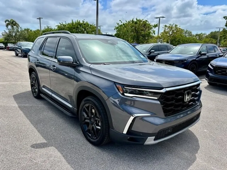 2025 Honda Pilot Touring photo 1