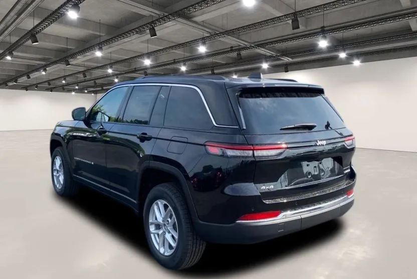 2025 Jeep Grand Cherokee Laredo Altitude photo 1