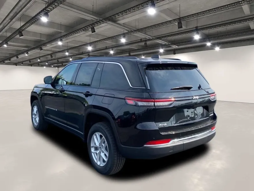 2025 Jeep Grand Cherokee Laredo Altitude photo 1