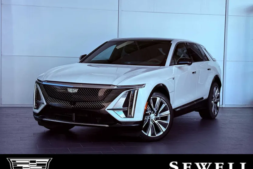 2024 Cadillac Lyriq Luxury photo 1