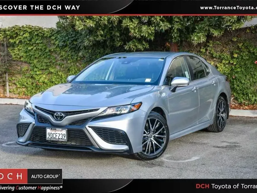 2023 Toyota Camry SE photo 1
