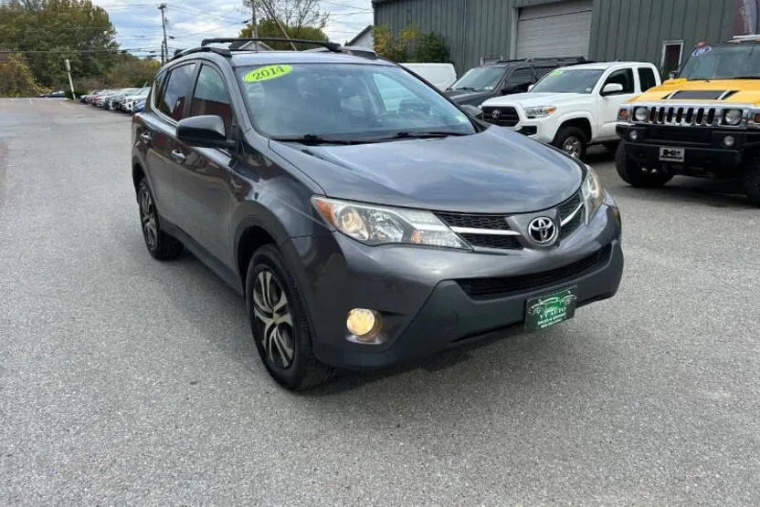 2014 Toyota RAV4 LE photo 1